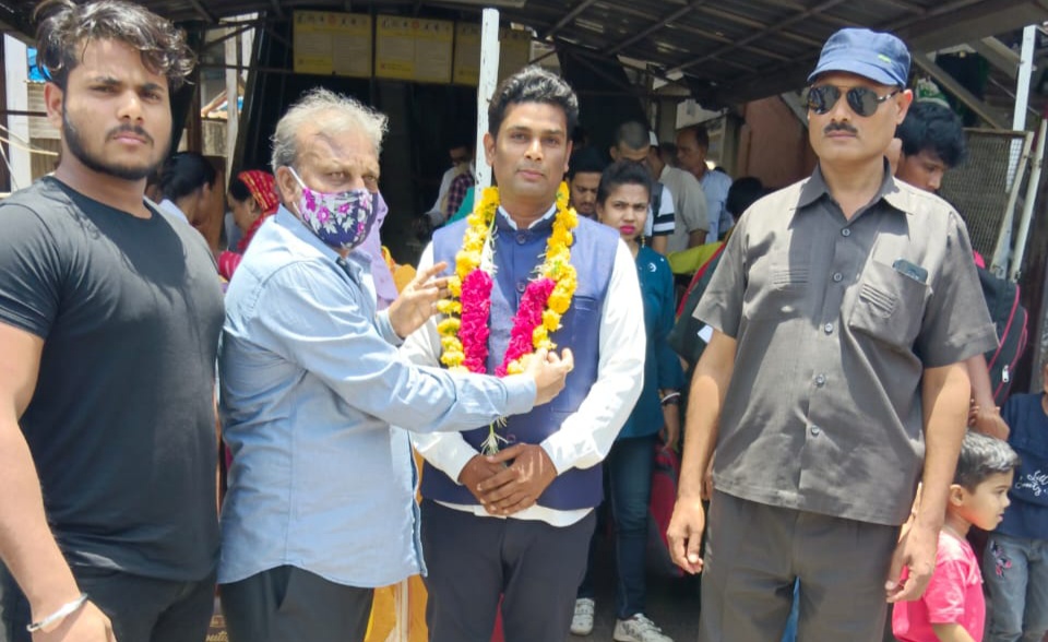 Samata Party National President Uday Mandal at Ahmedabad Railway Station during Gujarat visit